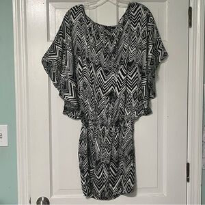 Express Chic Monochrome Geometric Pattern elasticated blouson waist silk dress